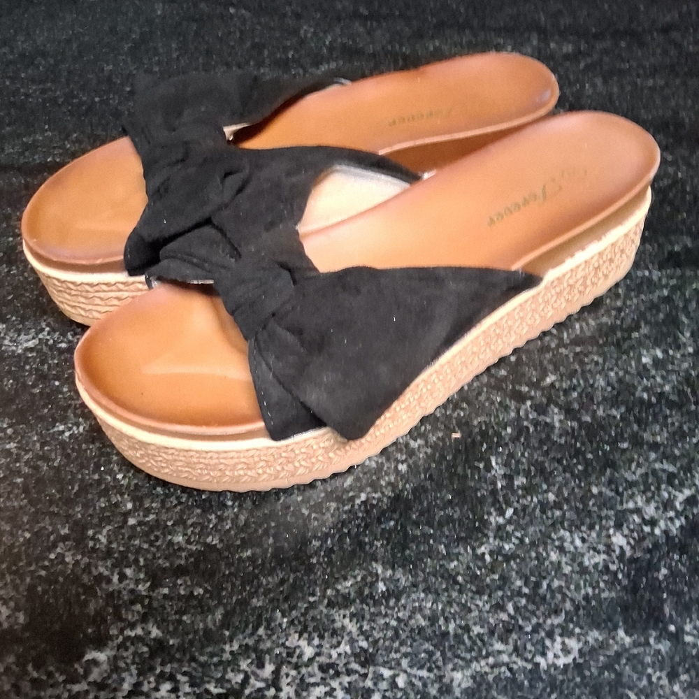 Black Platform Sandals with Bow Detail - Picture 5 of 6
